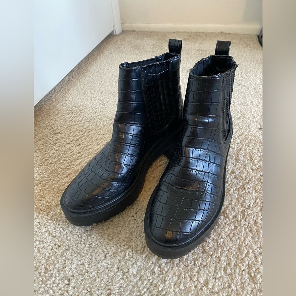 Gator textured black heeled boot size US size 8 women.